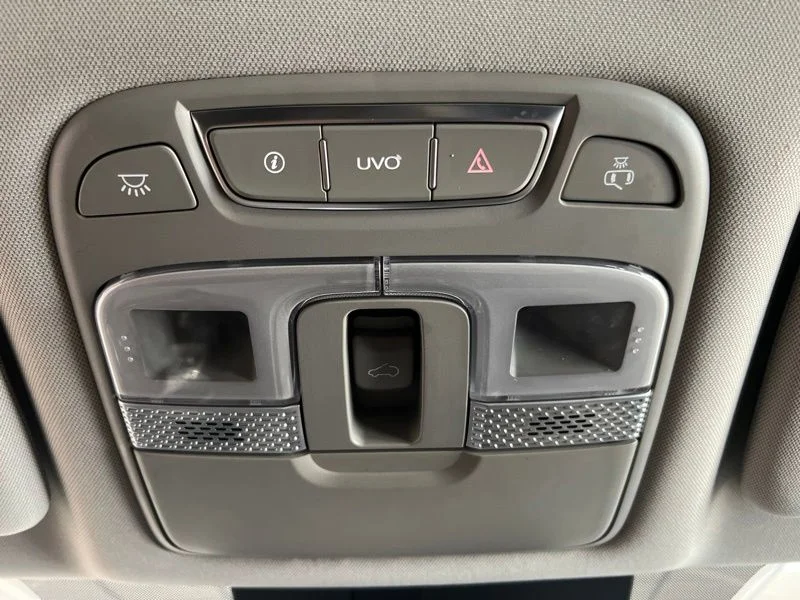 Used 2020 White Kia EX image 29