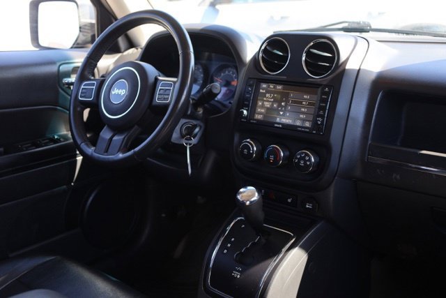 Used 2016 Black Jeep Latitude image 34