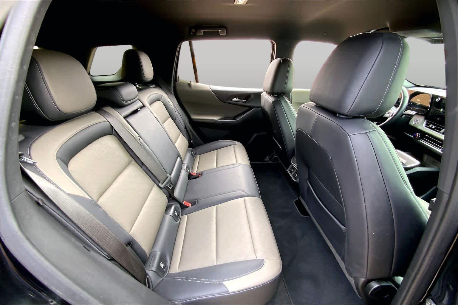 Used 2025 Mosaic Black Metallic Chevrolet FWD LT image 20