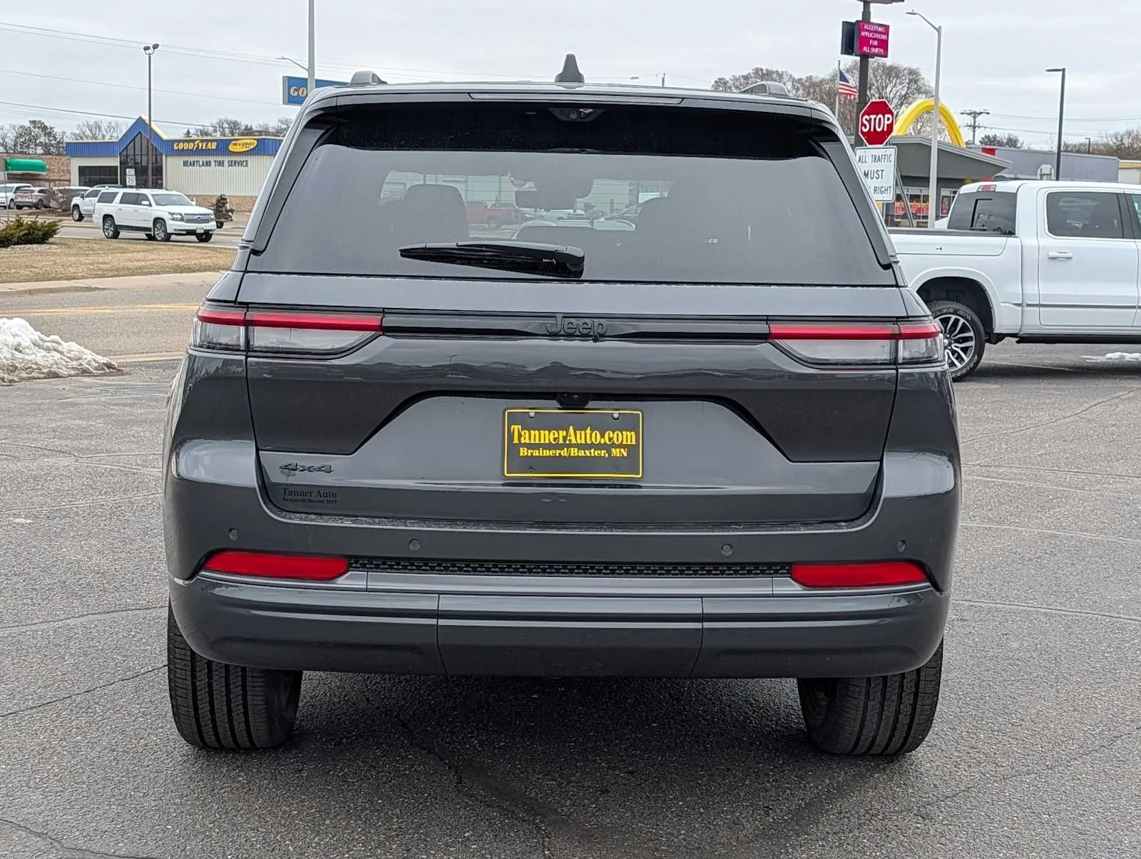 New 2026 Baltic Gray Metallic Clear-Coat Exterior Paint Jeep Limited Reserve image 6