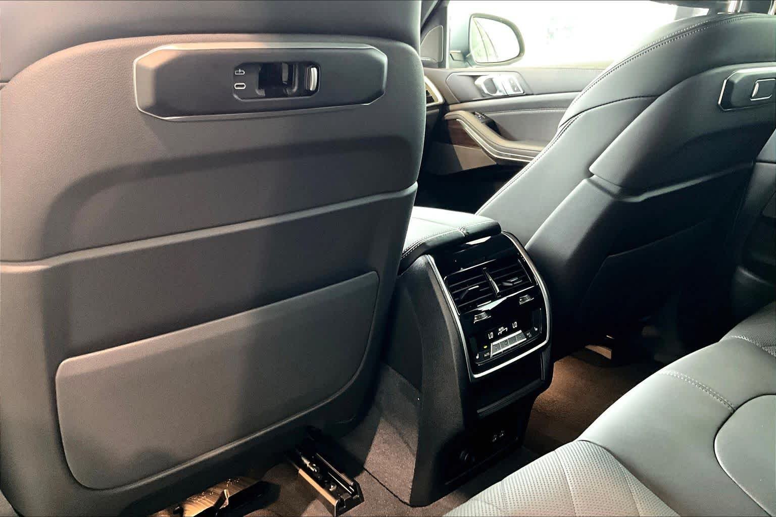 Used 2026 Skyscraper Grey Metallic BMW sDrive40i image 33