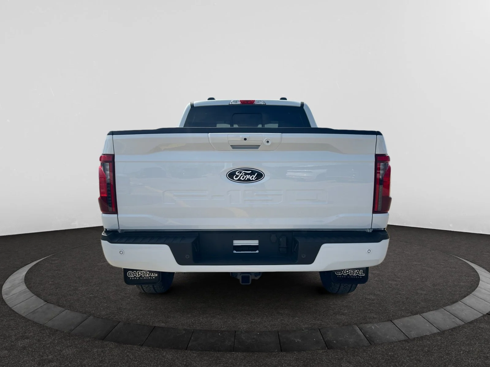 New 2026 Oxford White Ford XLT image 4