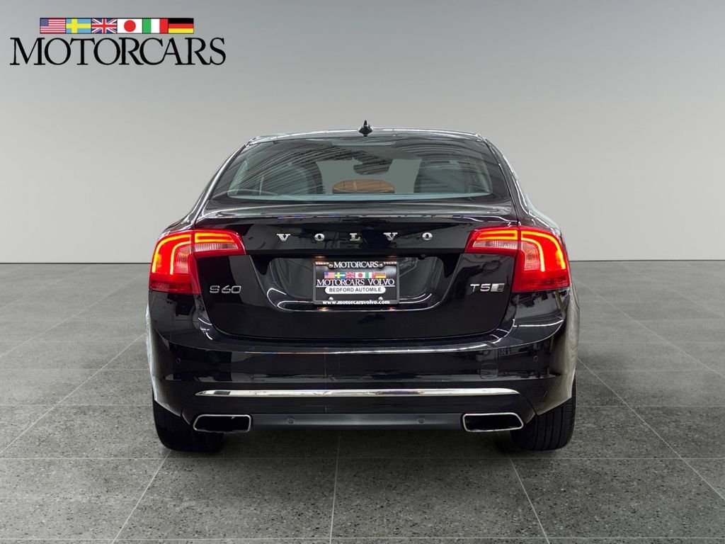 Used 2017 Onyx Black Metallic Volvo T5 image 4