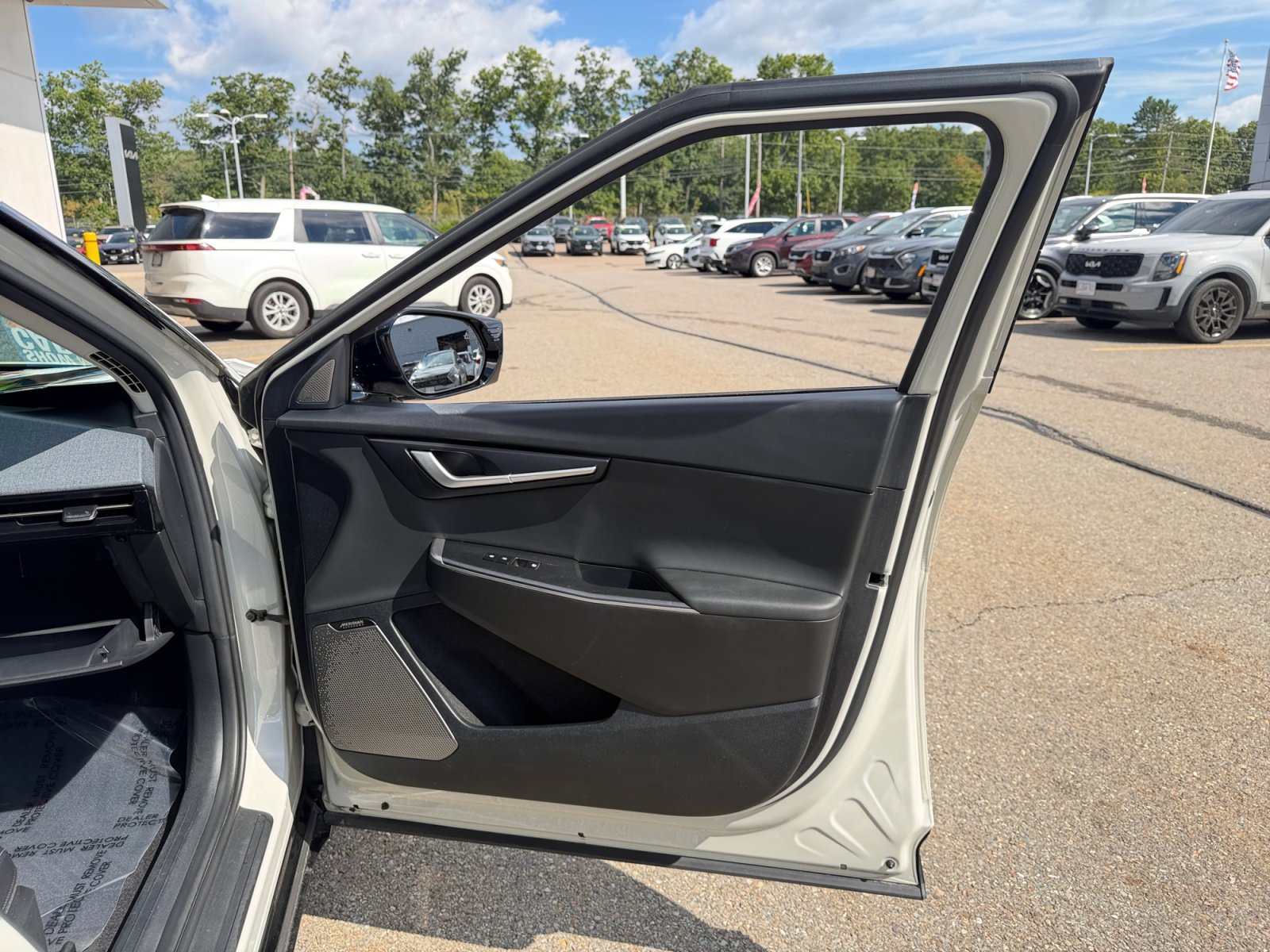 Used 2023 Glacier Kia Wind image 31