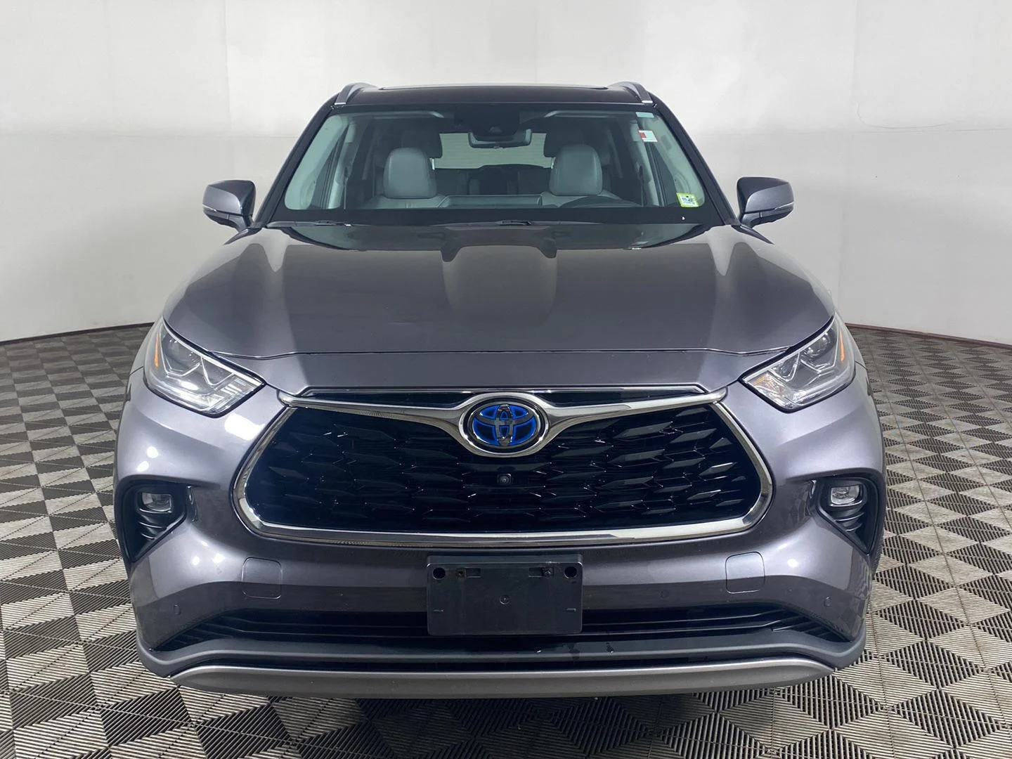 Used 2022 Magnetic Gray Metallic Toyota Platinum image 8