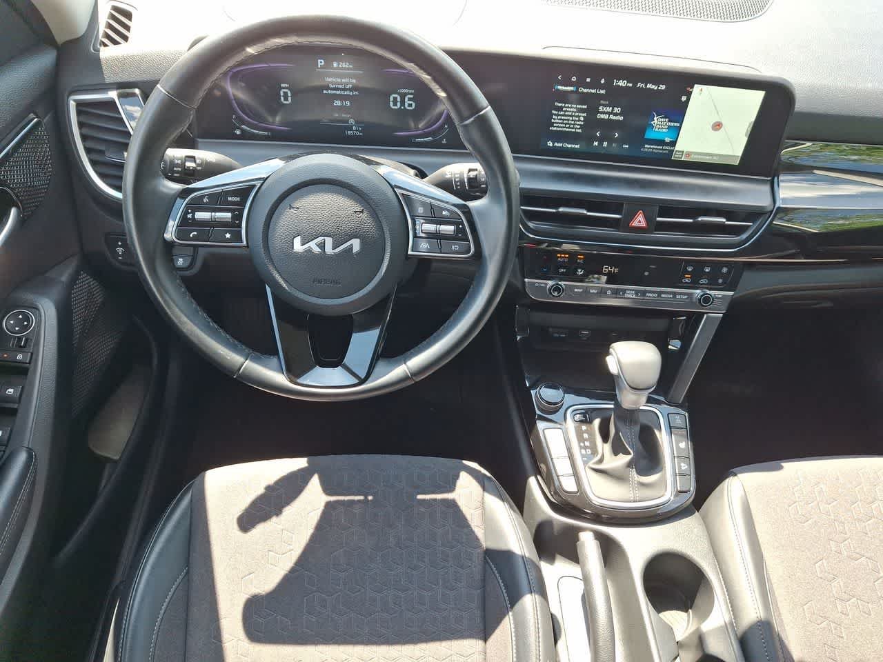 Certified Used 2025 Clear White / Black Roof Kia S image 27