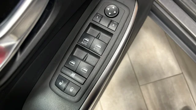 Used 2022 Crystal Metallic Jeep Limited image 21