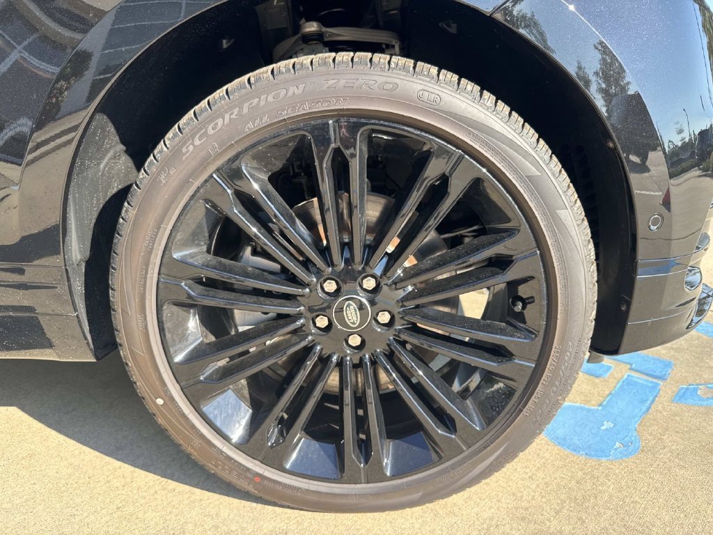 New 2026 Santorini Black LAND ROVER  image 6