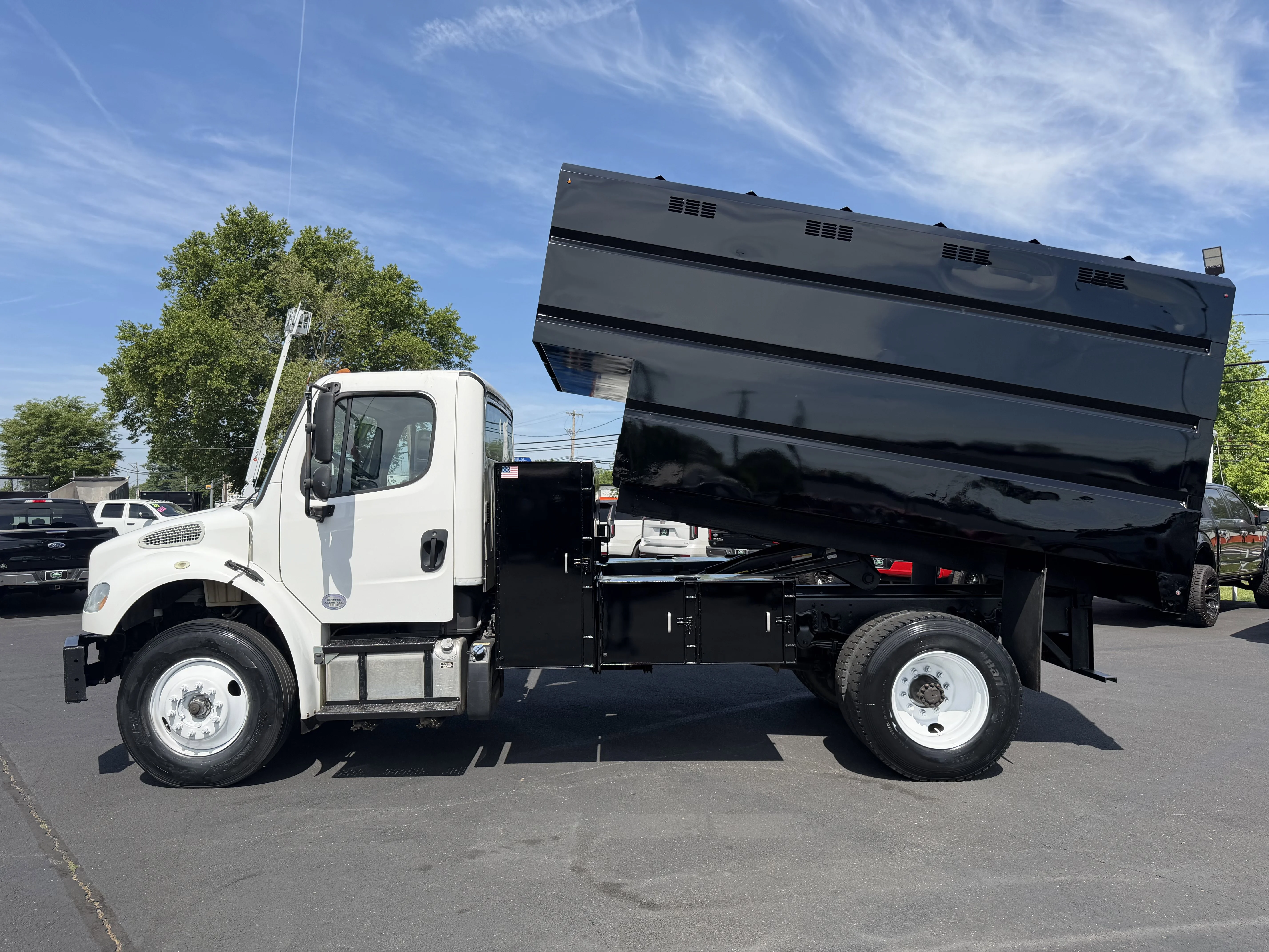 Used 2017 White FREIGHTLINER  image 7