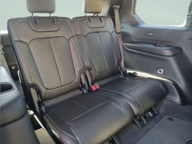 New 2025 Diamond Black Crystal Pearl-Coat Exterior Paint Jeep Limited image 31
