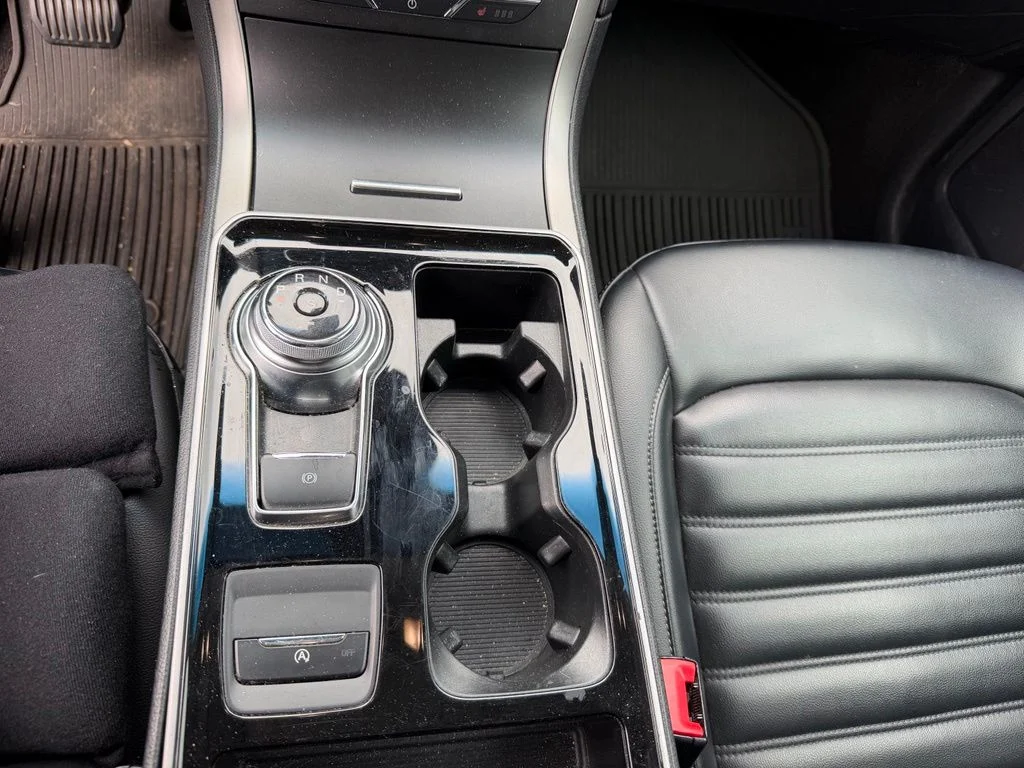 Used 2020 White Ford SEL image 16