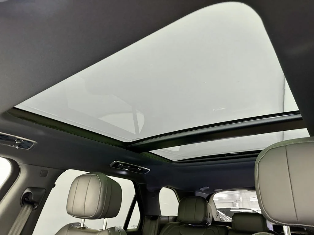 New 2026 Santorini Black Land Rover SE image 22