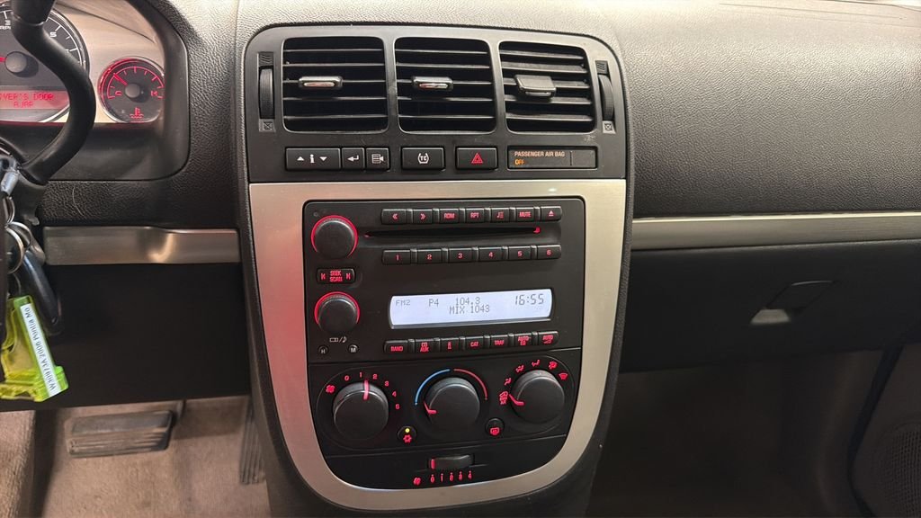 Used 2006 White Pontiac Base image 11