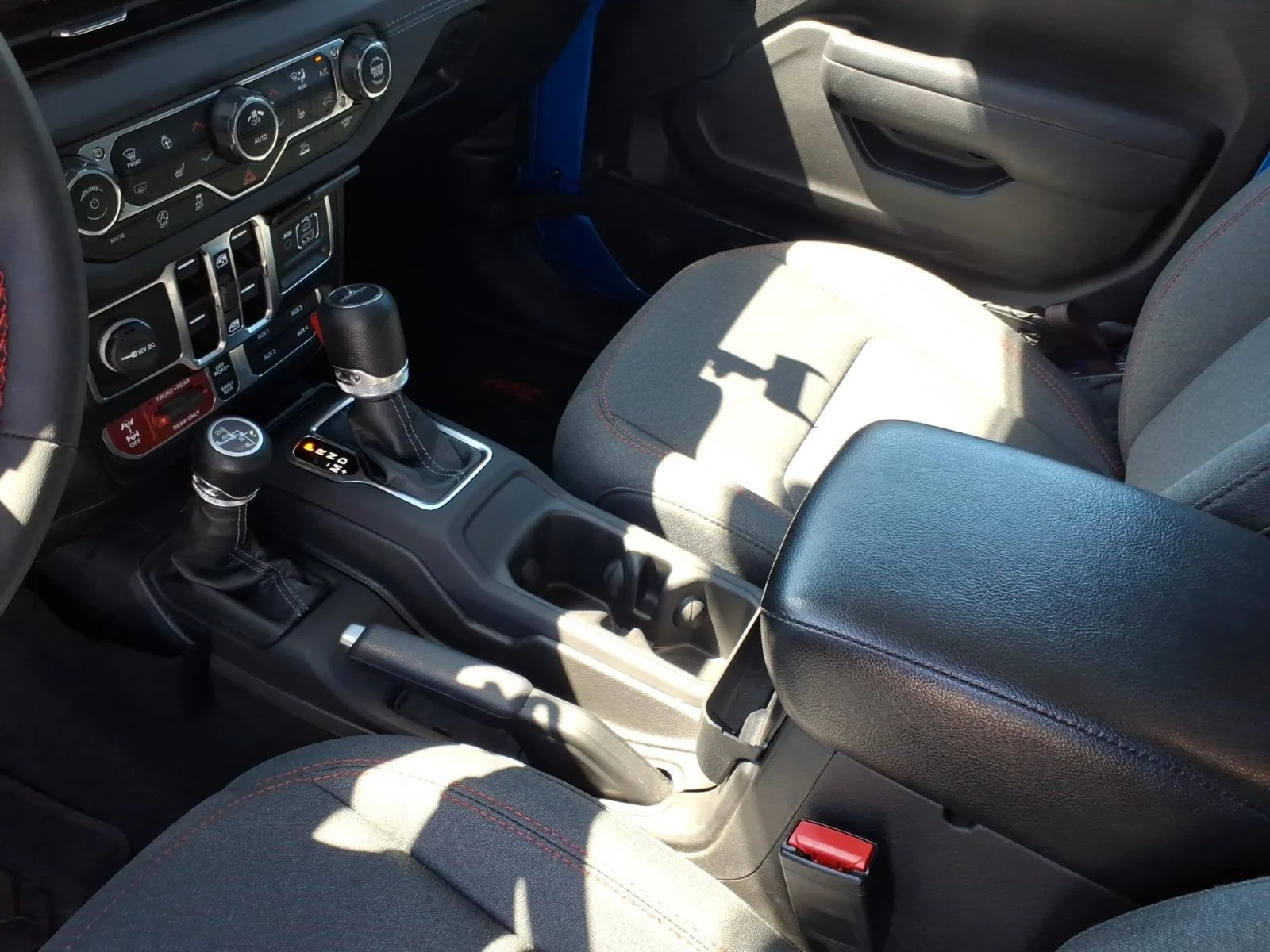 Used 2024 Hydro Blue Pearlcoat Jeep Rubicon image 23