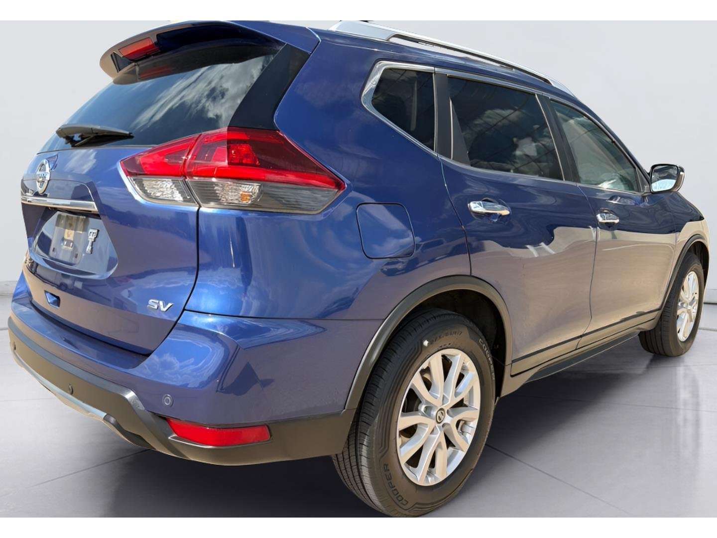 Used 2019 Caspian Blue Metallic Nissan SV image 5