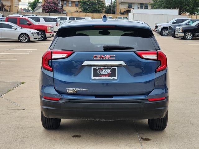 Used 2024 Downpour Metallic GMC SLE image 14