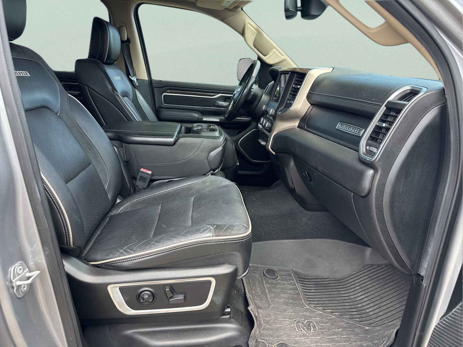 Used 2019 Silver Ram Laramie image 22