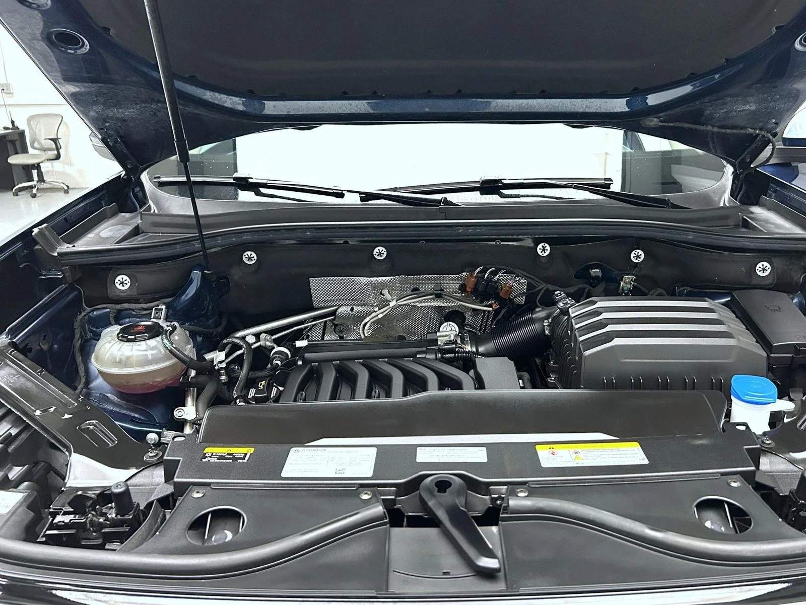 Used 2023 Blue Volkswagen 3.6L V6 SE w/Technology image 25