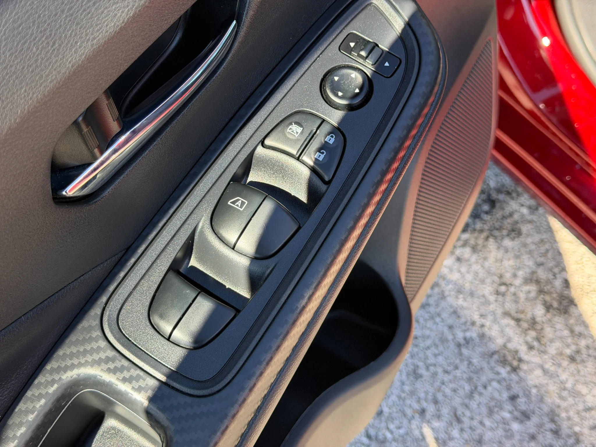 Used 2025 Scarlet Ember Tintcoat Nissan SV image 19