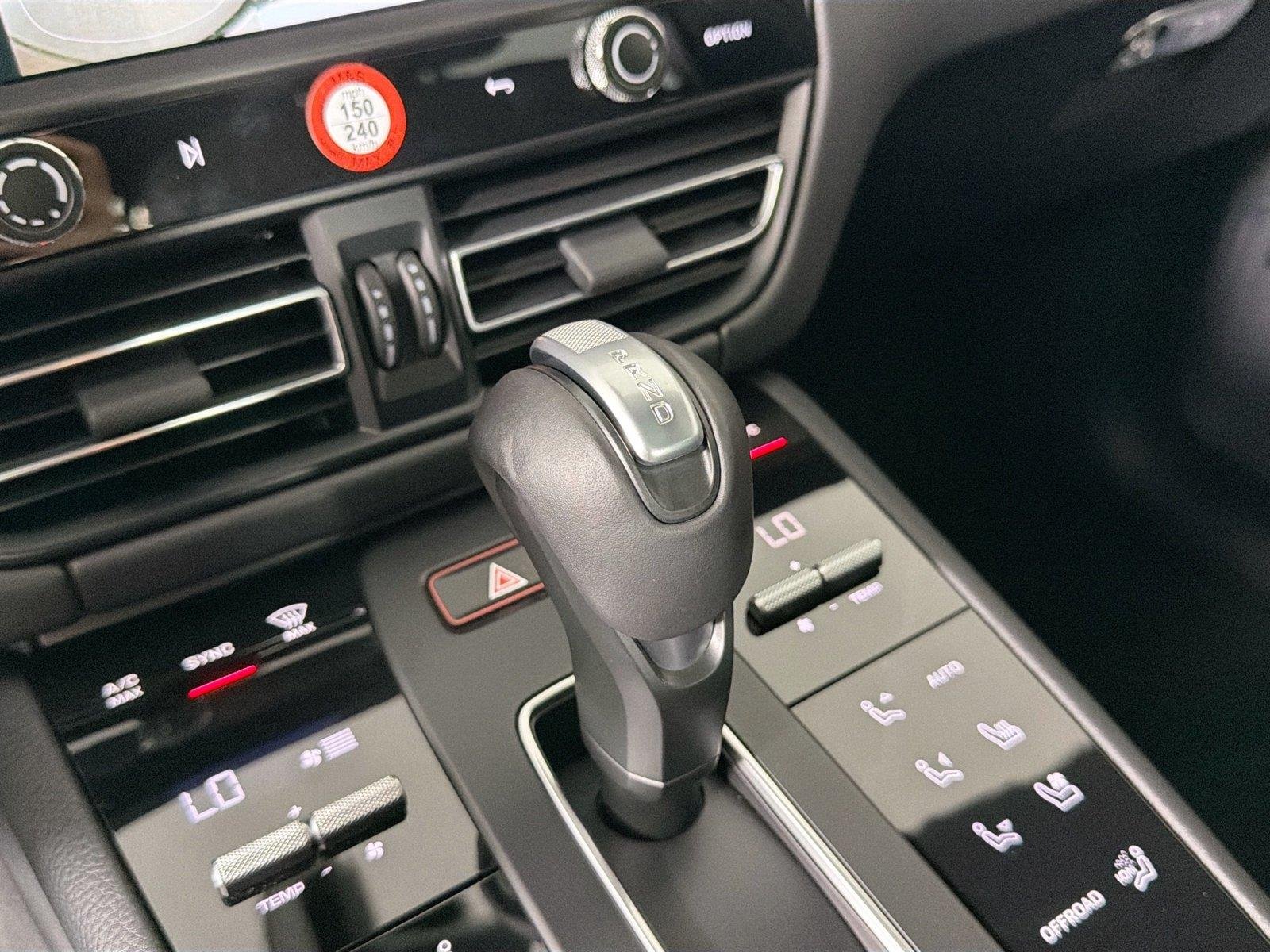 2026 Porsche Macan T - Photo 34