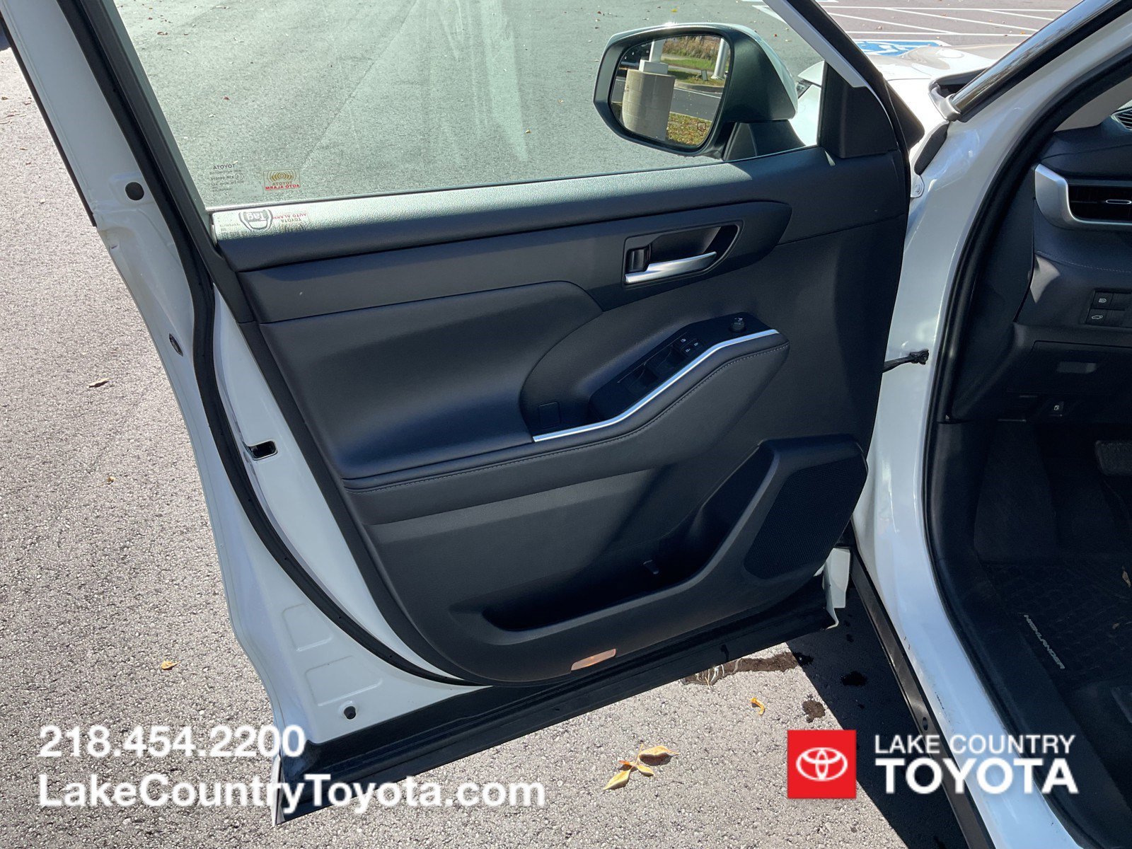 Used 2020 Blizzard Pearl Toyota XLE image 23