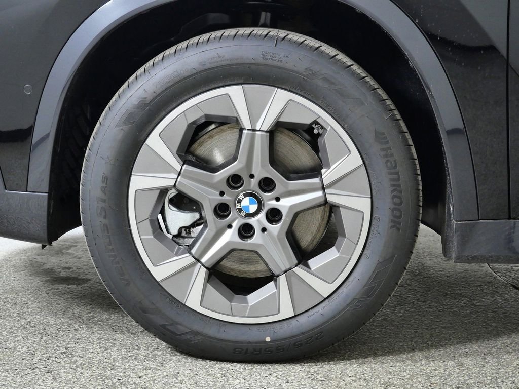 Used 2026 Jet Black BMW xDrive28i image 18