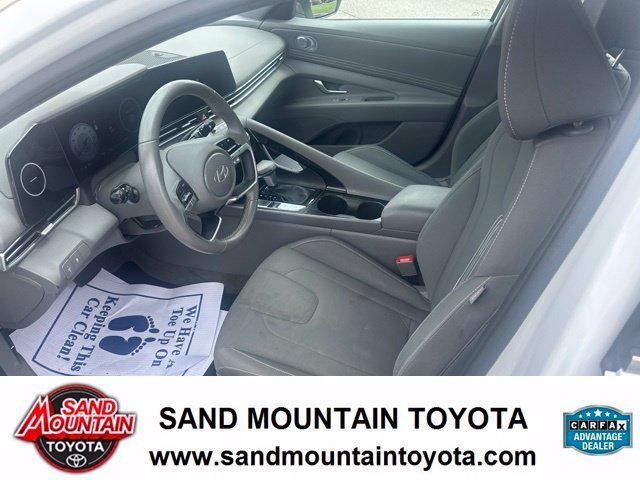 Used 2025 White Hyundai SEL Convenience image 10