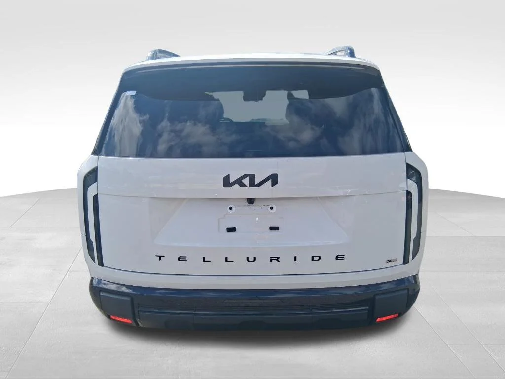 Used 2027 White Kia  image 4