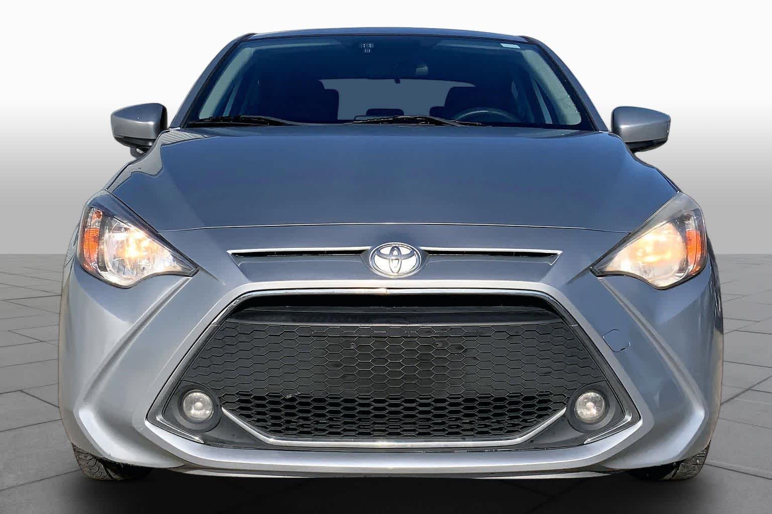 Used 2019 Chromium Toyota LE image 4