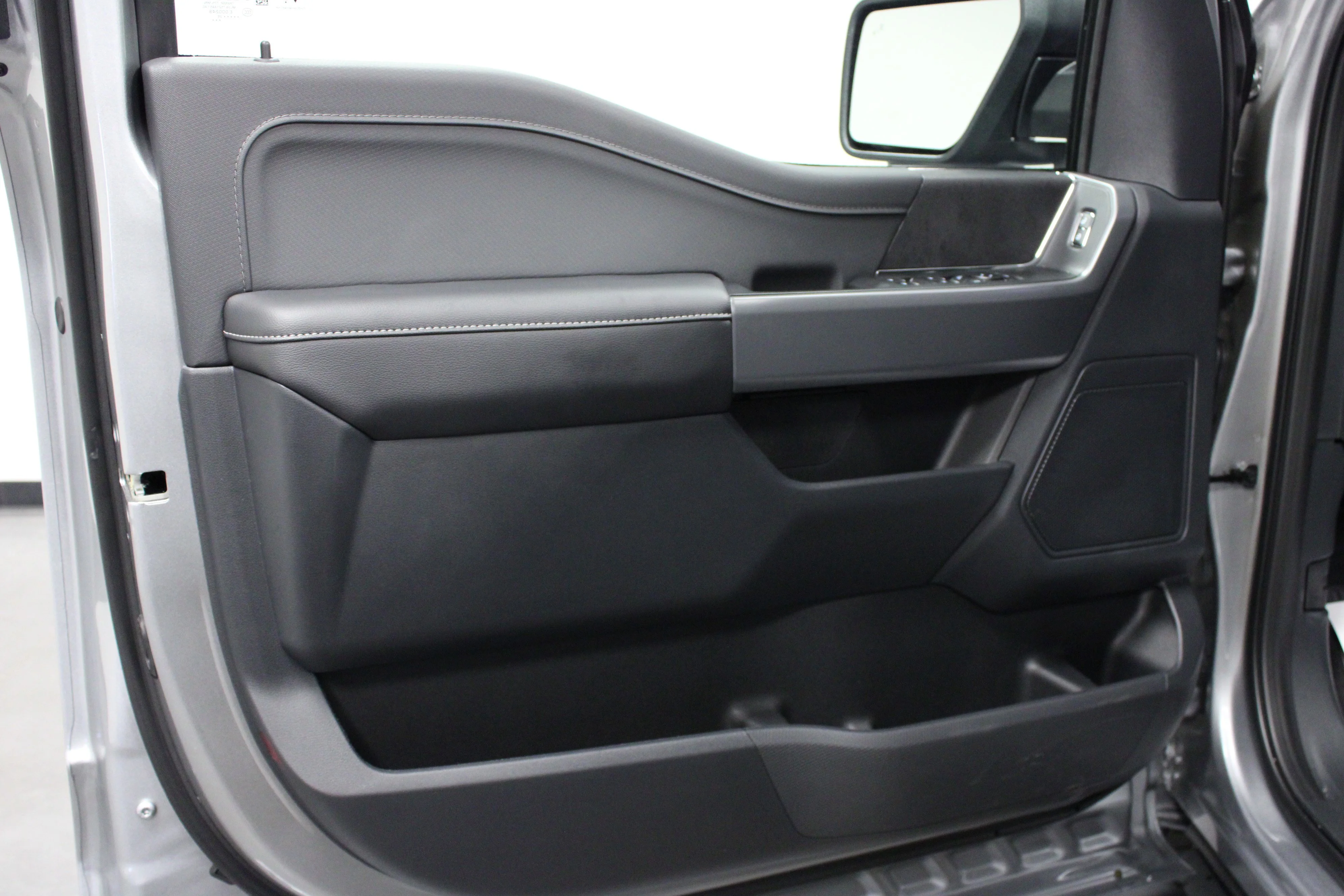 New 2026 Iconic Silver Metallic Ford XLT image 11