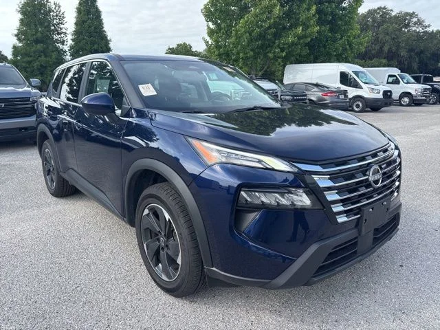Used 2025 Blue Nissan SV image 3