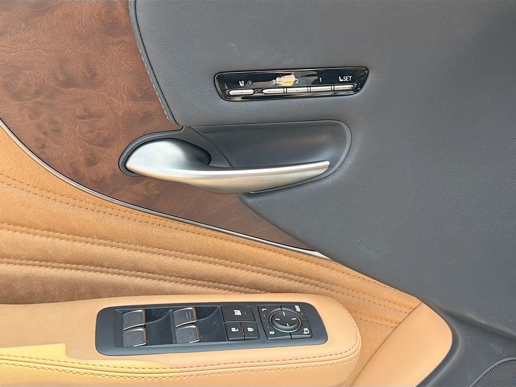 Used 2021 White Lexus 500 Base image 18