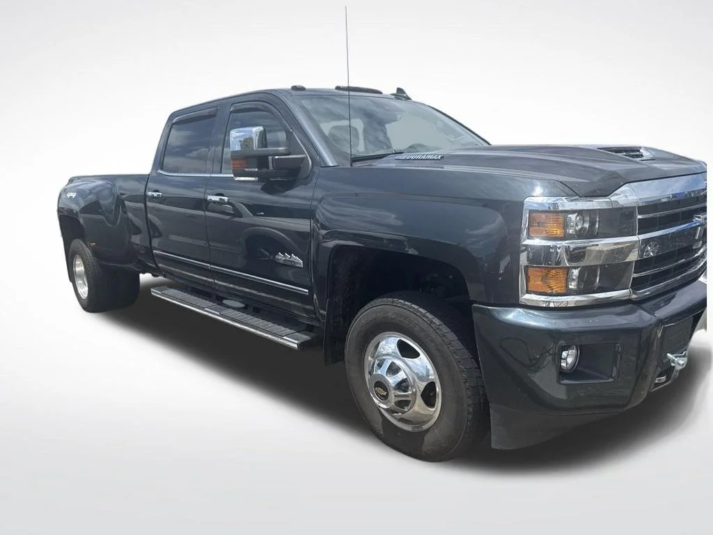 Used 2019 Gray Chevrolet High Country image 2