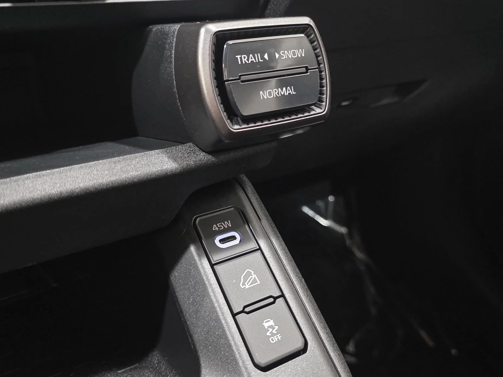 New 2026 Wind Chill Pearl <sup>1</sup> Toyota  XLE Premium image 29