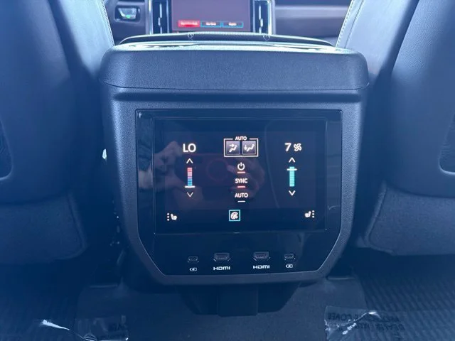 2026 GMC Yukon XL Denali Ultimate - Photo 11