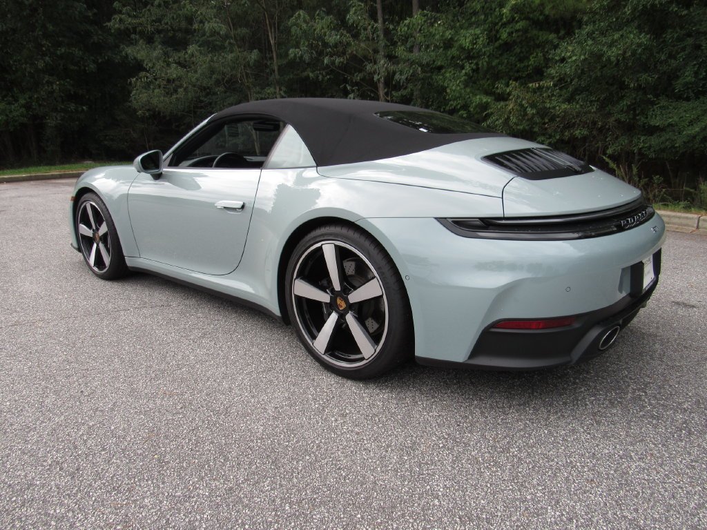 2025 Porsche 911 - Photo 17