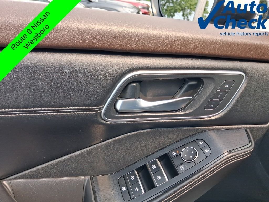 Used 2021 White Nissan SL image 15