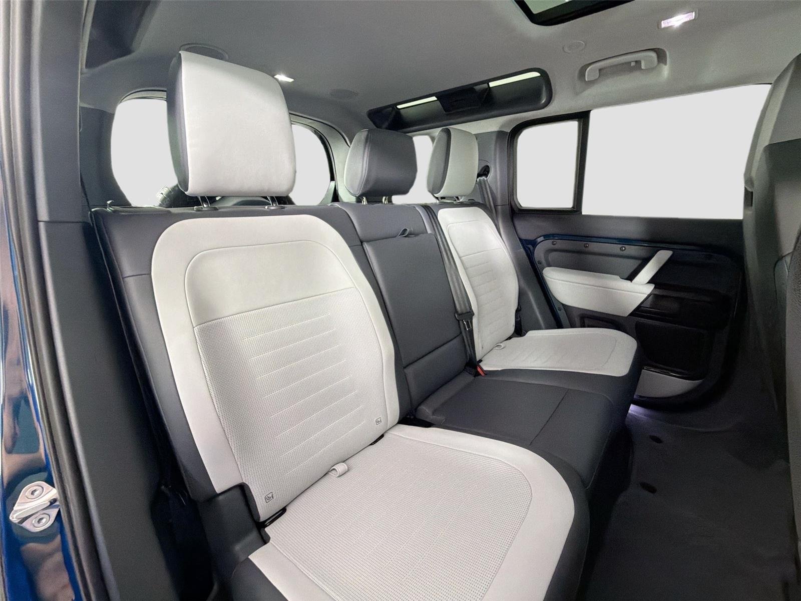 New 2026 Sargasso Blue LAND ROVER  OCTA image 27