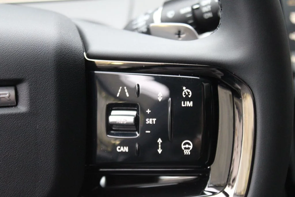 Certified Used 2026  Land Rover Dynamic image 17