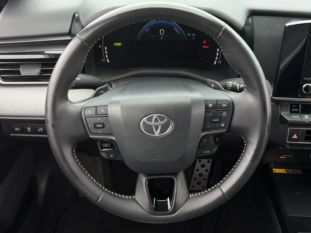 Used 2025  Toyota SE image 14