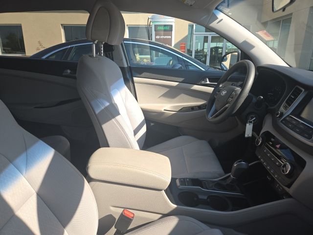 Used 2018 Silver Hyundai SEL image 4