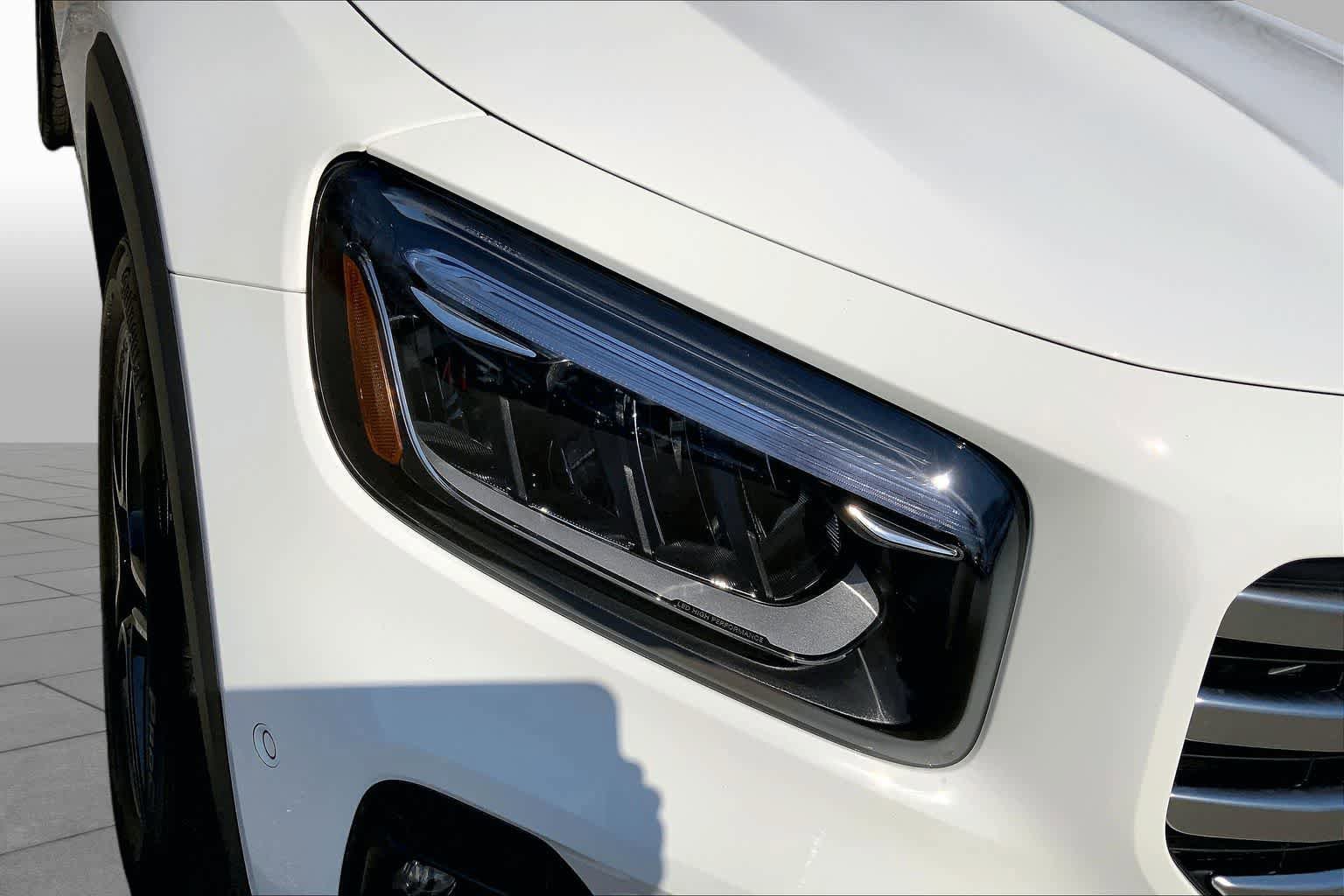 New 2026 Polar White Mercedes-Benz GLB 250 image 17
