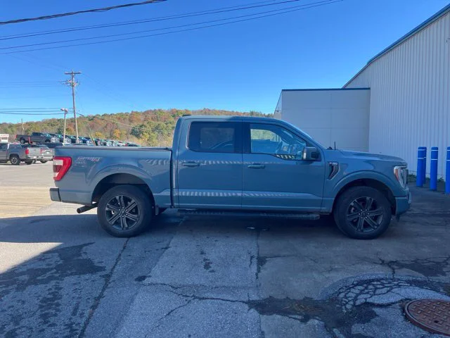 Used 2023  Ford Lariat image 3