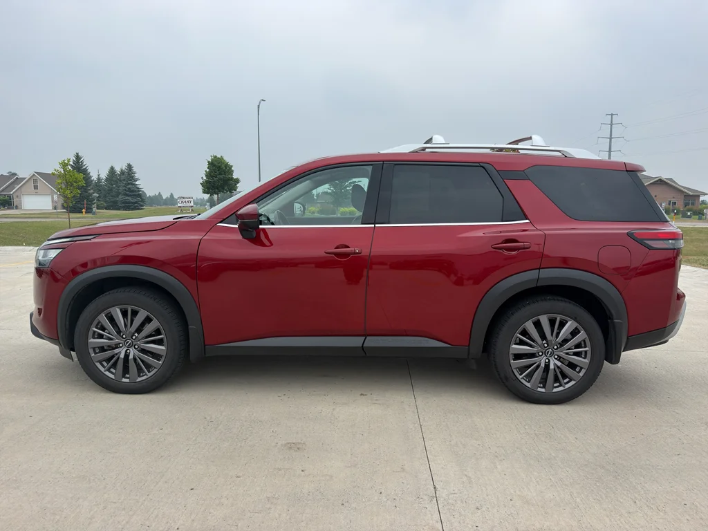 Used 2023 Scarlet Ember Tintcoat Nissan SL image 1