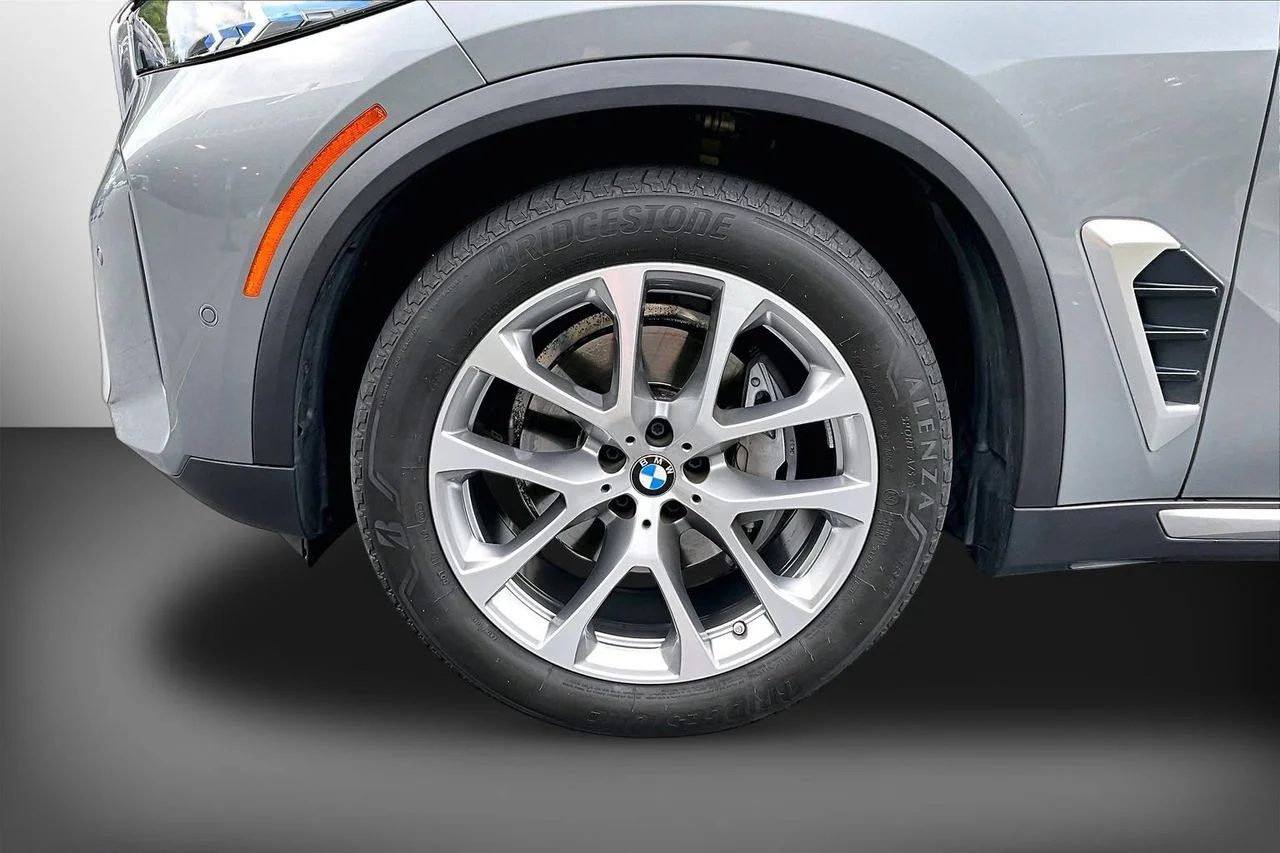 Certified Used 2024 Gray BMW xDrive40i image 32