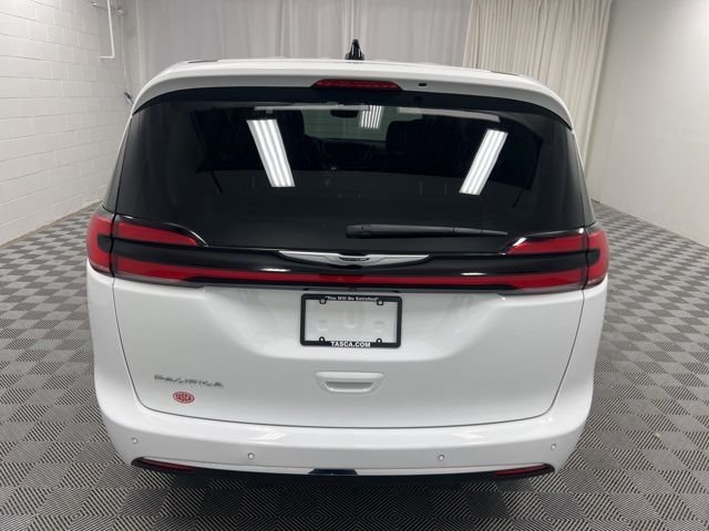 Used 2023 White Chrysler Touring L image 7