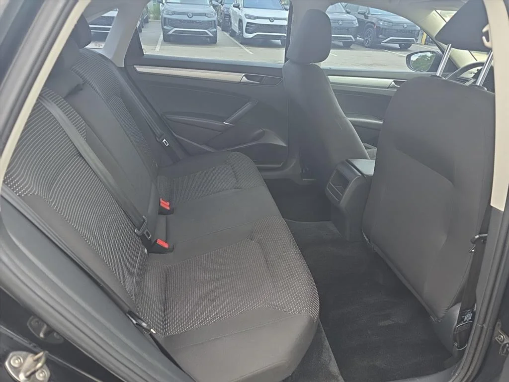 Used 2016 Black Volkswagen 1.8T R-Line image 15