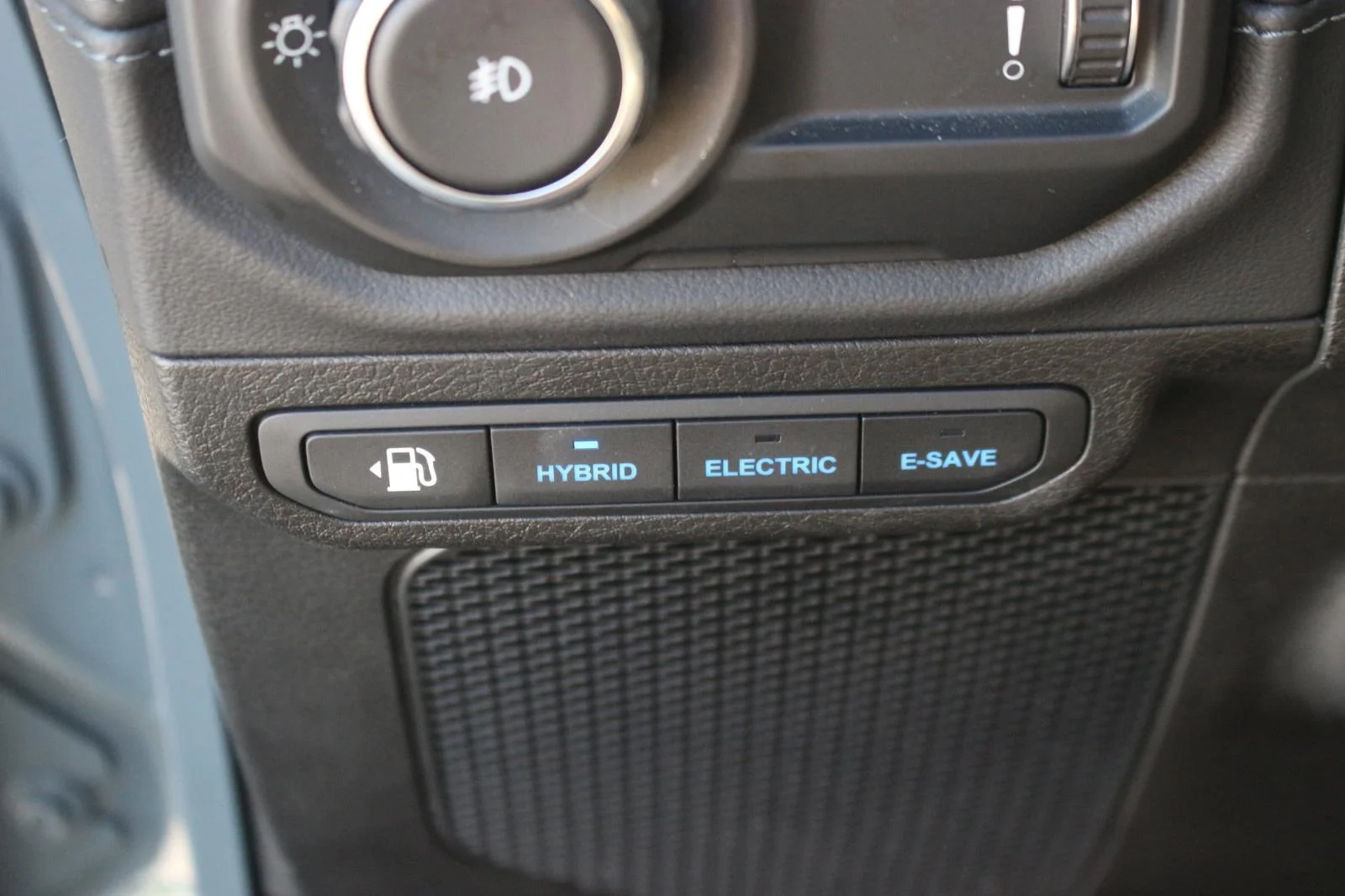 Used 2024 Grey Jeep Sahara image 29