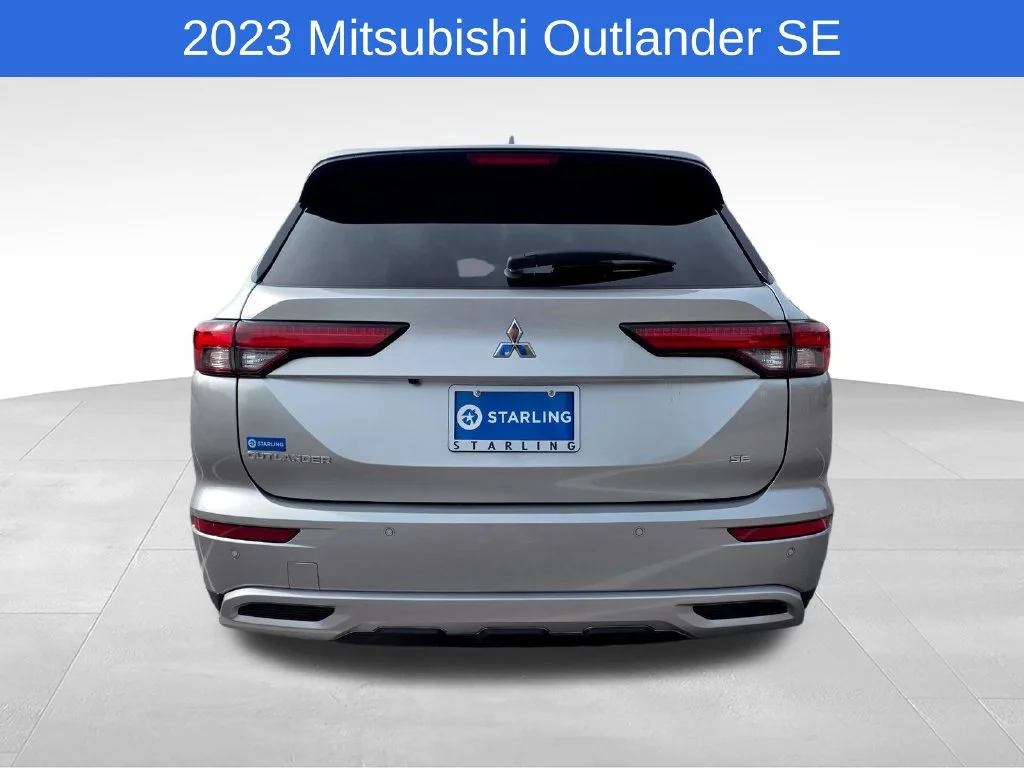 Used 2023 Silver Mitsubishi SE 2.5 2WD image 8