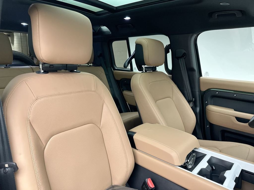 New 2026 Woolstone Green Land Rover X-Dynamic SE image 6